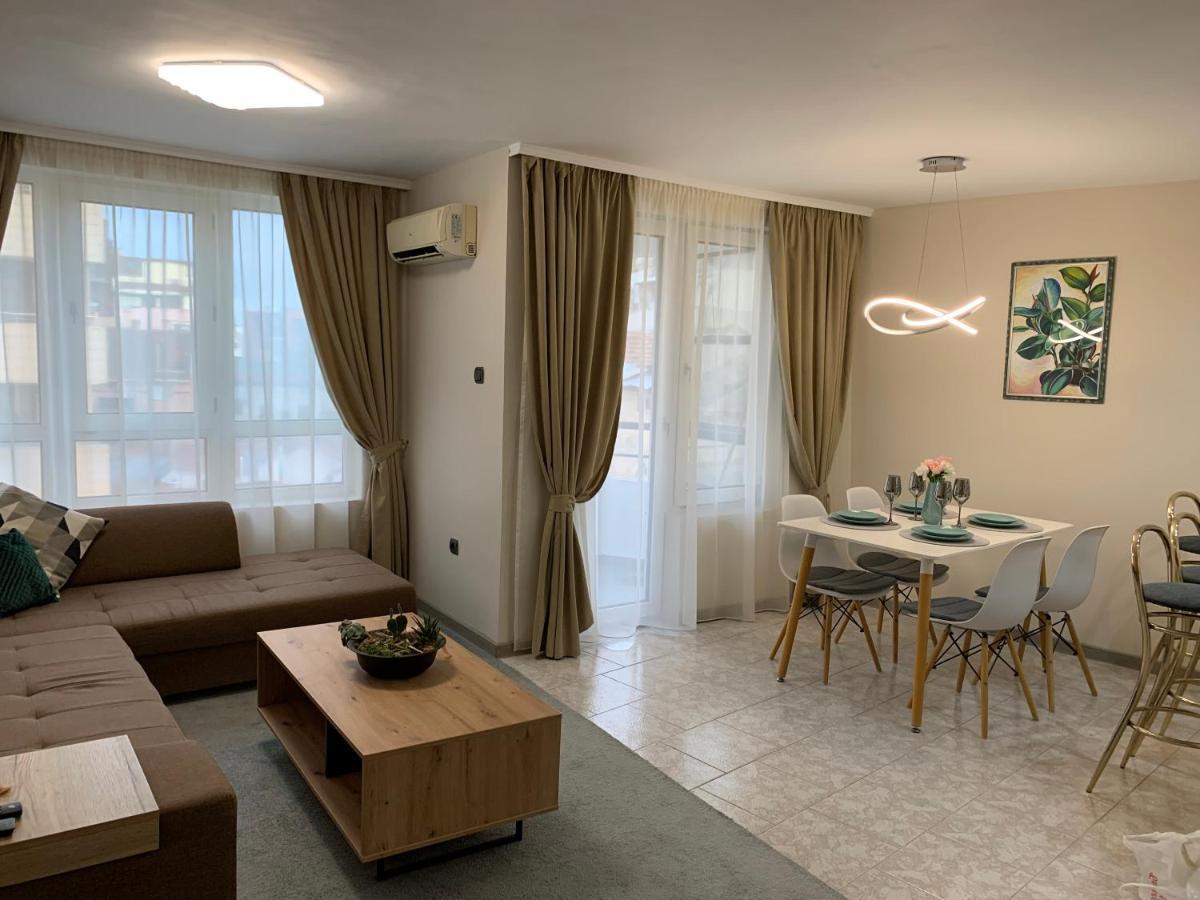 Unbeatable Location: New & Comfy Apartment Varna Esterno foto