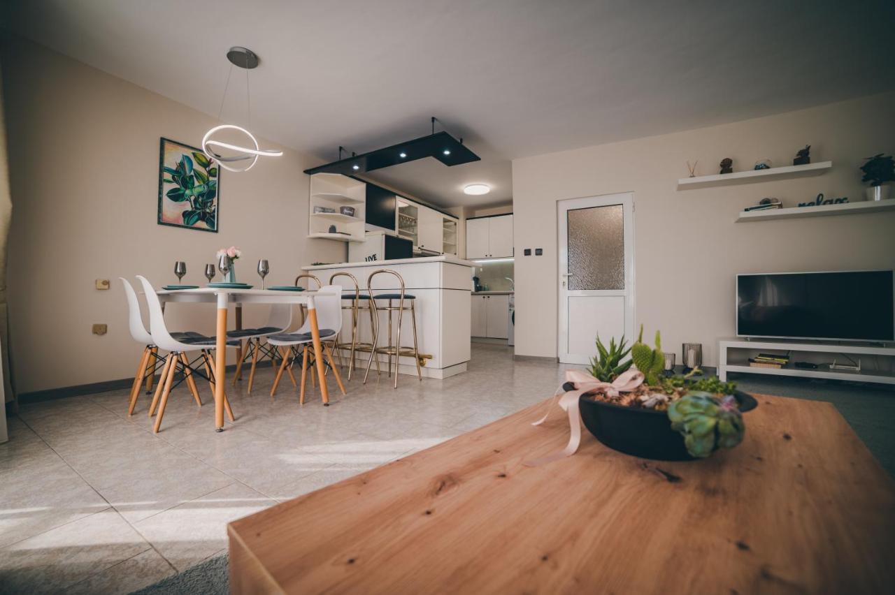 Unbeatable Location: New & Comfy Apartment Varna Esterno foto