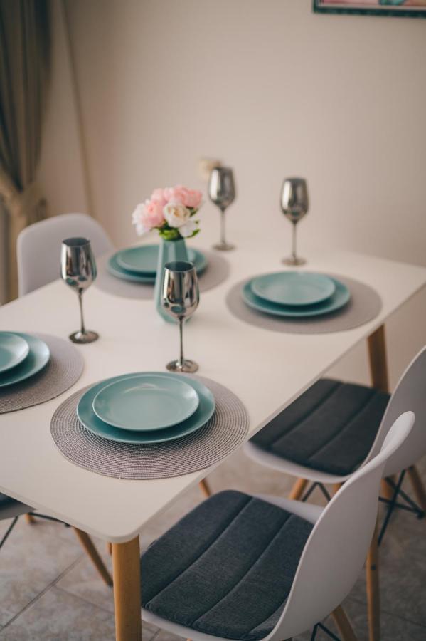 Unbeatable Location: New & Comfy Apartment Varna Esterno foto