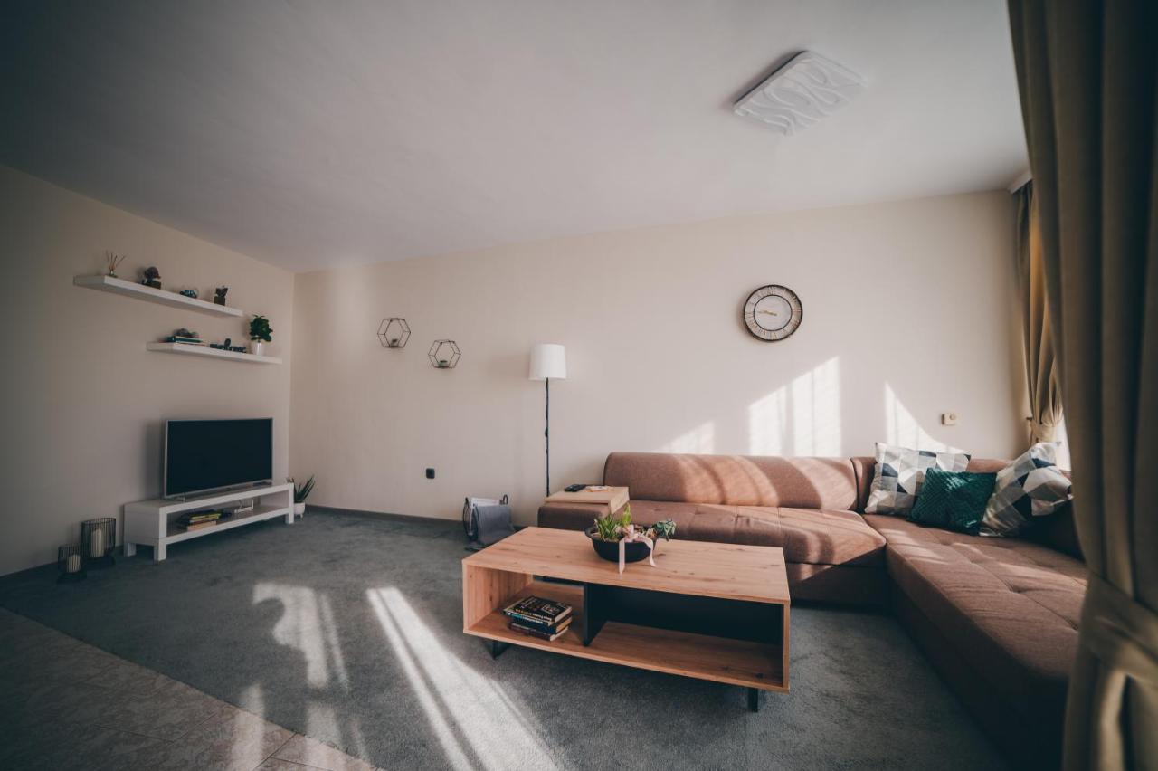 Unbeatable Location: New & Comfy Apartment Varna Esterno foto