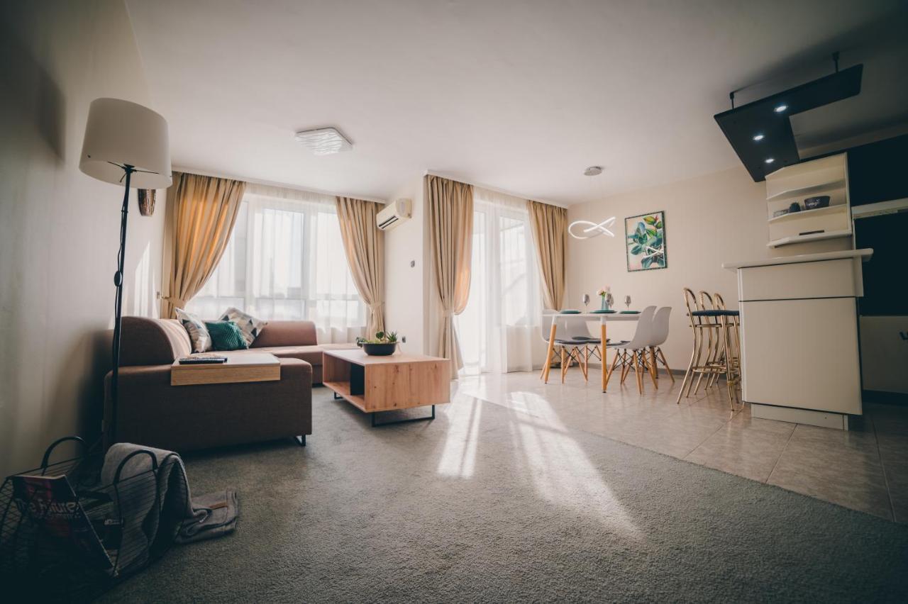 Unbeatable Location: New & Comfy Apartment Varna Esterno foto
