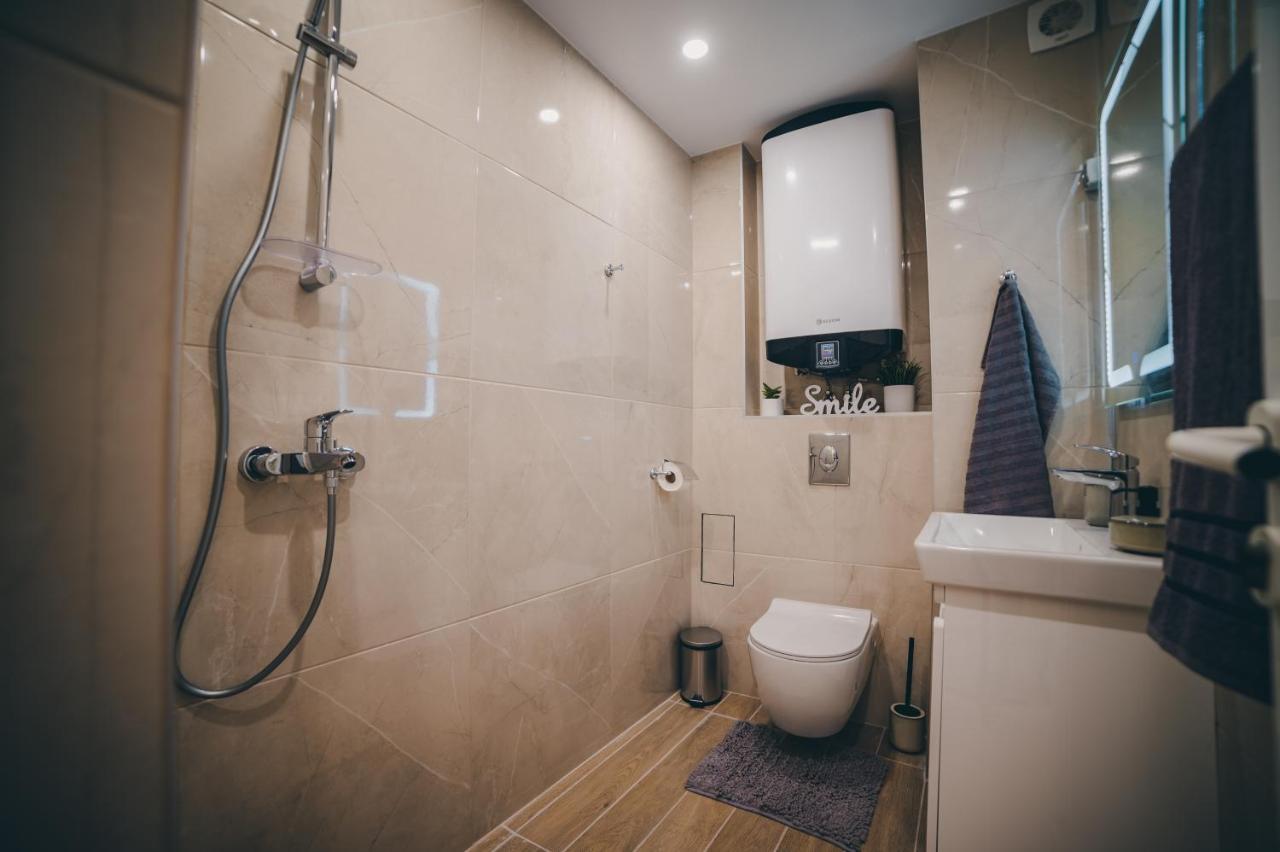 Unbeatable Location: New & Comfy Apartment Varna Esterno foto