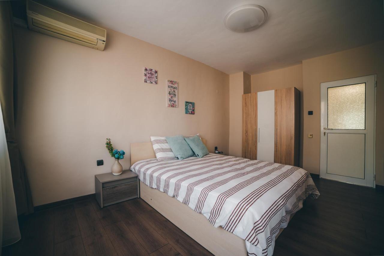 Unbeatable Location: New & Comfy Apartment Varna Esterno foto